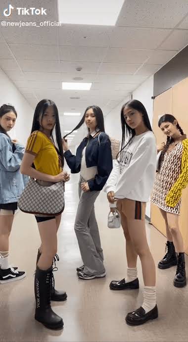 Netizens Praise NewJeans' Stylists For Making Their Outfits Age