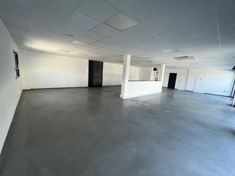 Location  locaux professionnels 2 pièces 150 m² à Lucciana (20290), 1 565 €