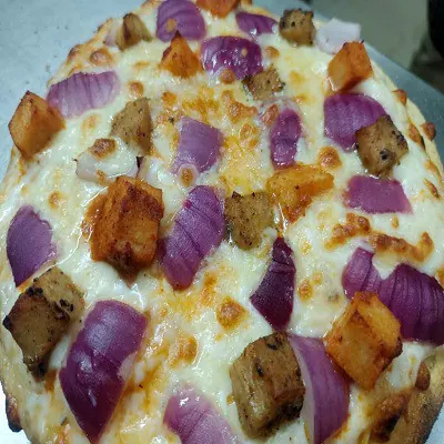 Onion,Tikka,Bbq Pizza