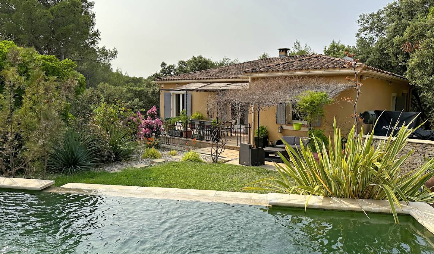 Villa with pool and terrace Nimes