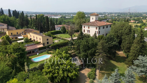 Villa with pool 1