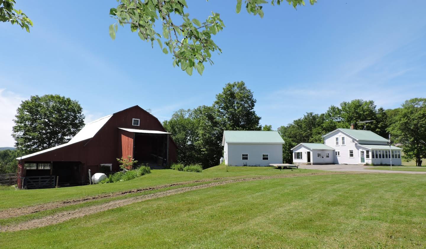 Farm house with garden Lyndon