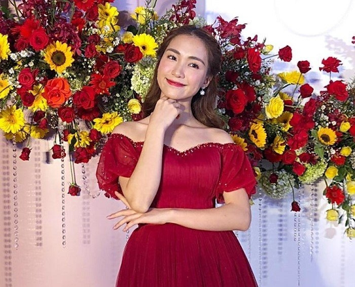 Hòa Minzy xuất hiện xinh tươi trong lễ cưới Võ Hạ Trâm