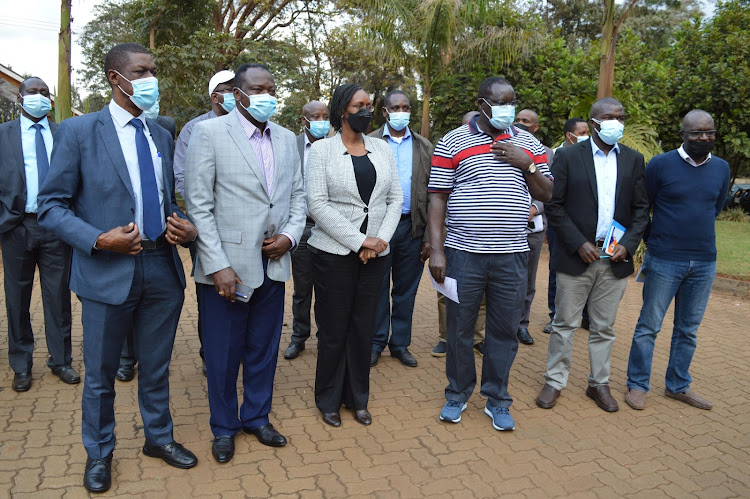 Governor James Nyoro (right) with IEK president Nathaniel Matalanga, Kiambu county commissioner Wilson Wanyanga, engineer Margret Ngai engineer, architect Jack Ireri and Paul Ochieng among others who form the multi agency team.