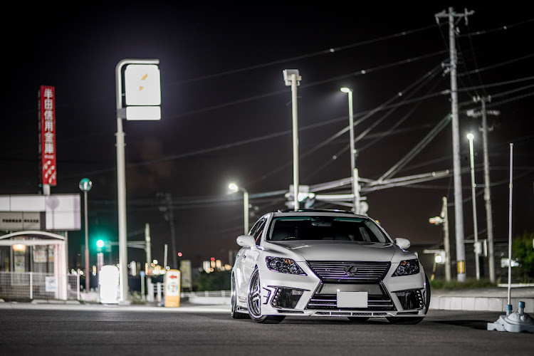 LSのこんな車でよかったらいいねお願いします・フォロー、いいね、コメントよろしくお願いします！・レクサスLS・レクサスに関するカスタム事例の投稿画像1枚目
