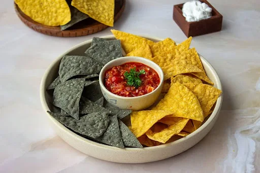 100% Corn Nachos With Salsa