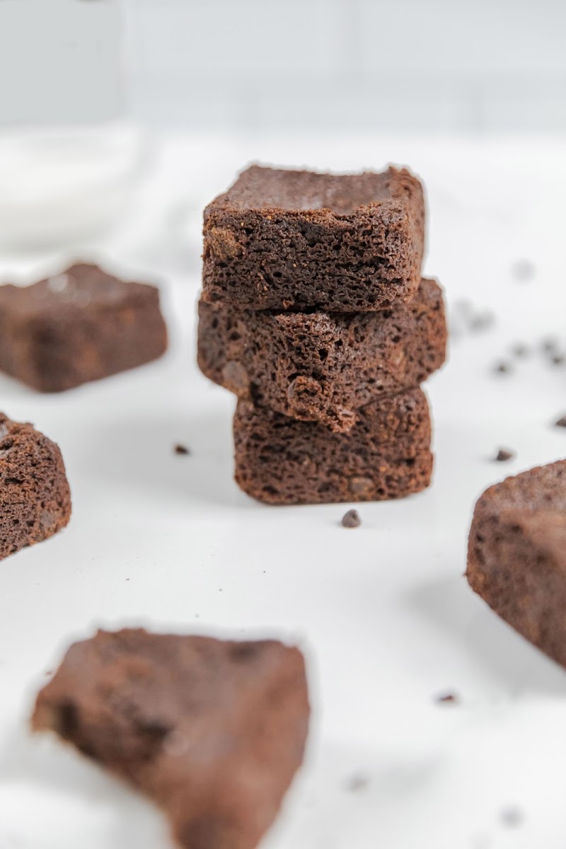 If you're staying away from nut flours and want something sweet the brownie is a perfect option!  Made with a mixture of organic cassava, arrowroot, and coconut flours this brownie is the perfect texture and sweetness!