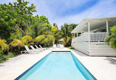 Maison avec piscine et jardin 7