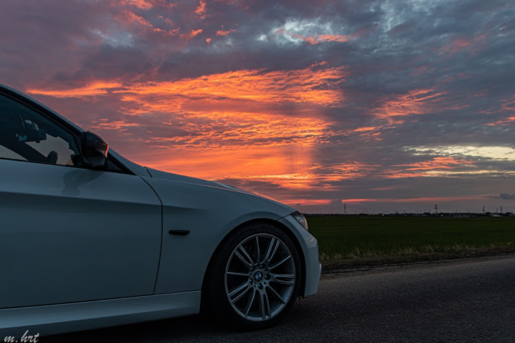 3シリーズ セダンのBMW3シリーズ・夕景・爆焼け・マジックアワー・カメ活に関するカスタム事例の投稿画像1枚目