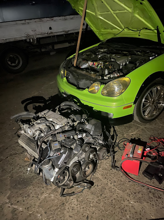 アリストのアリスト・エンジンのせかえ・v8・セルシオ10に関するカスタム事例の投稿画像1枚目