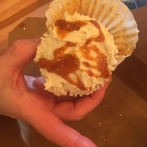 Vanilla Carmel gf cupcake