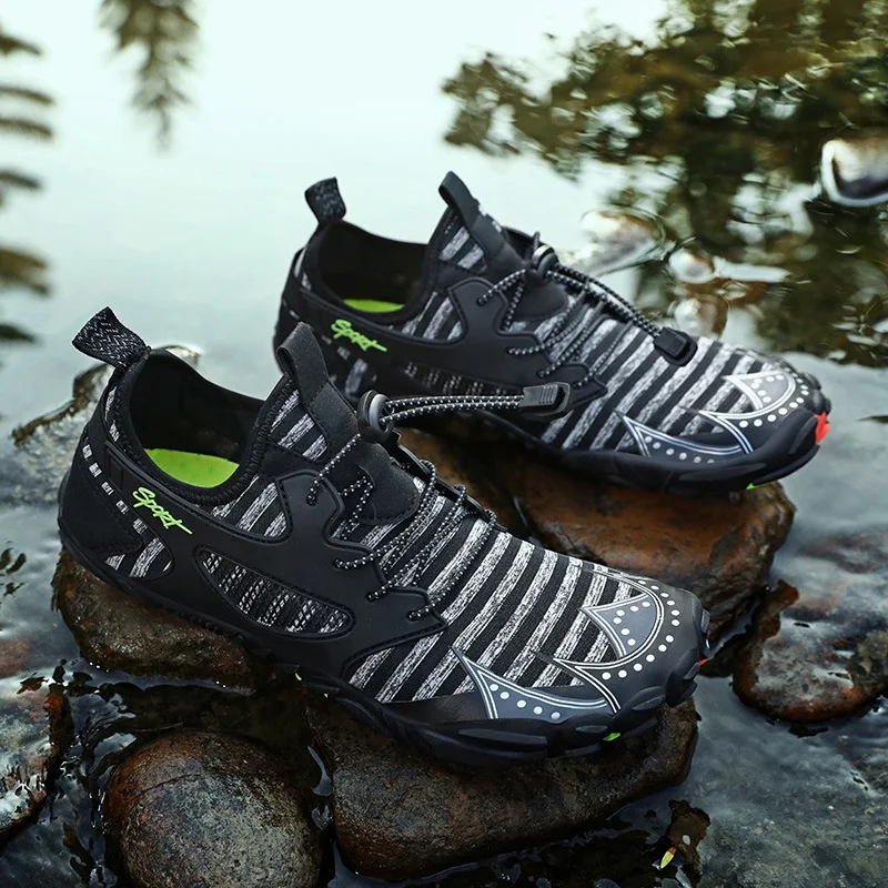 Zapatillas de agua para hombre, diseño descalzo para playa, río y actividades al aire libre. Disfruta comodidad y agarre en tus aventuras acuáticas.