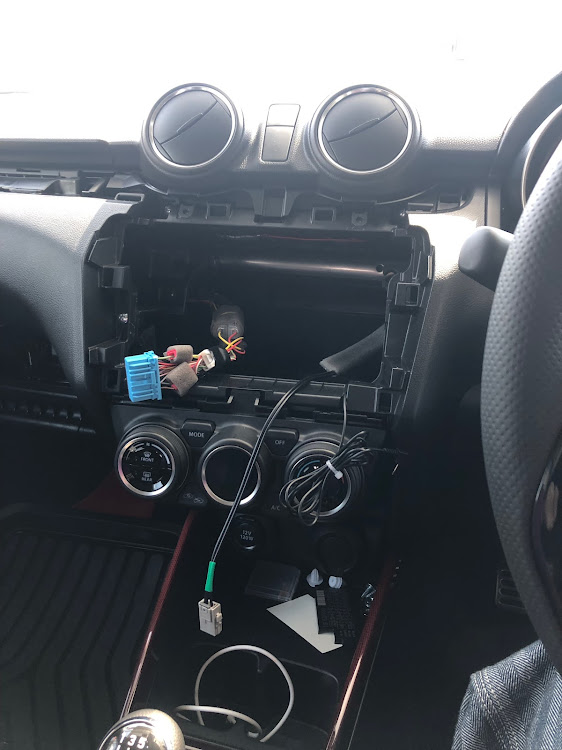 スイフトスポーツのzc33s・オーディオレス・オーディオ取付・DIY・やればできるに関するカスタム事例の投稿画像1枚目