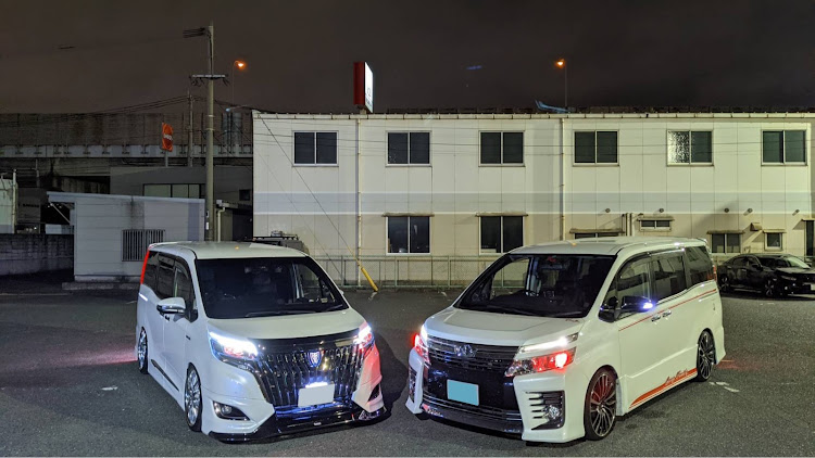 ヴォクシーの我流ファミリー・チームピンスト・REDSTYLE・まぁ〜さん、いらっしゃい・まぁくん一家参上‼️に関するカスタム事例の投稿画像1枚目