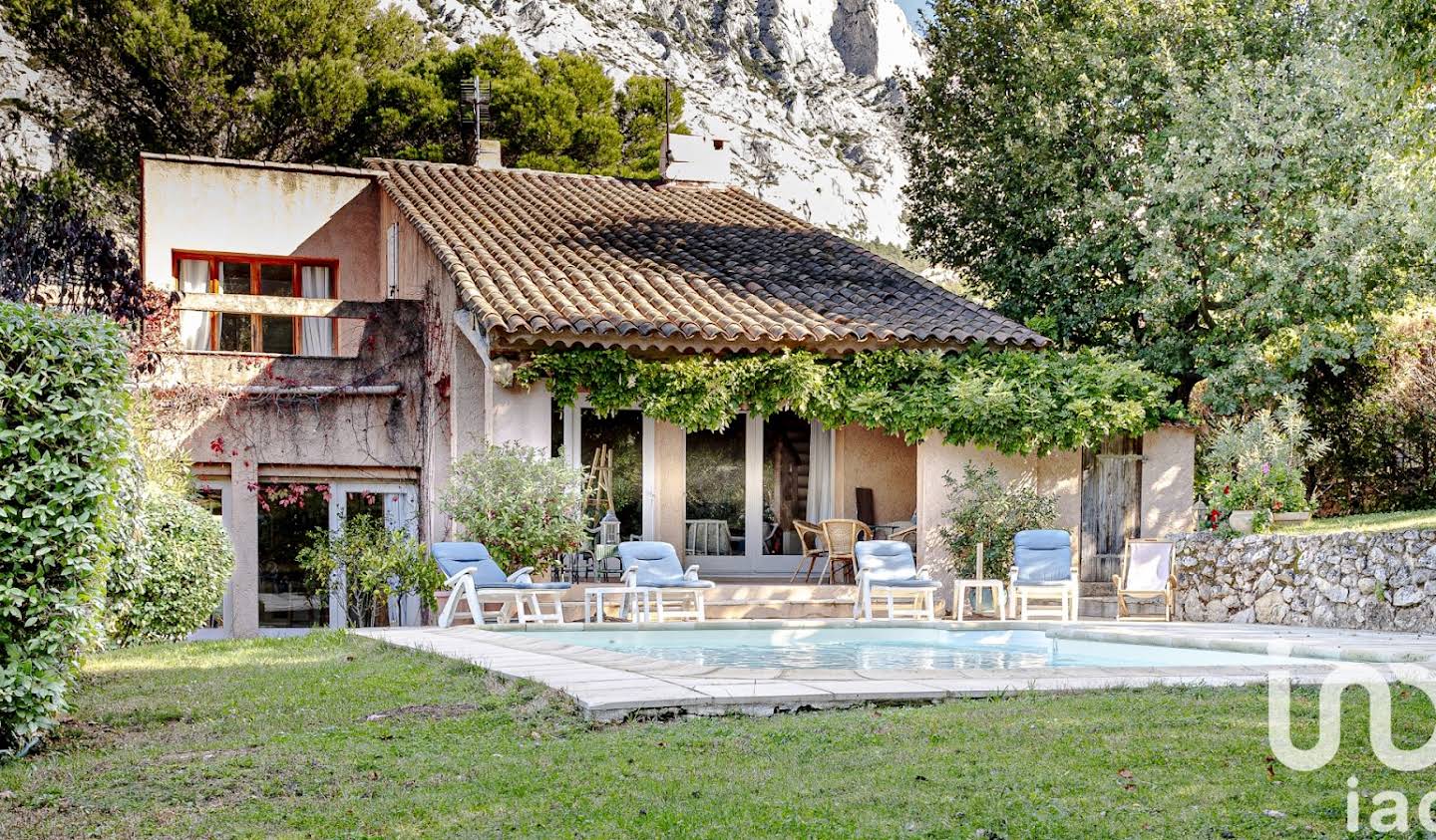 House with pool and terrace Saint-Antonin-sur-Bayon