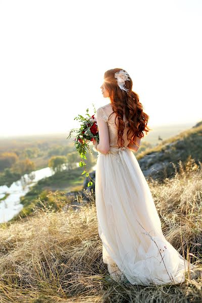 Fotógrafo de casamento Nikolay Shemarov (schemarov). Foto de 1 de outubro 2015