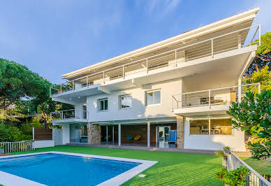 House with garden and terrace 7