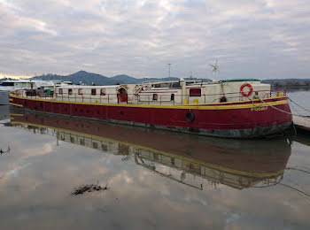 péniche à Vallabrègues (30)