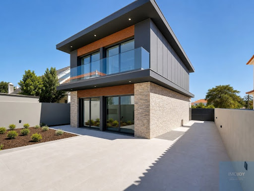 House with pool 2