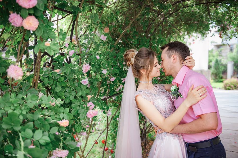 Fotógrafo de casamento Anastasiya Lupshenyuk (laartstudio). Foto de 27 de junho 2019