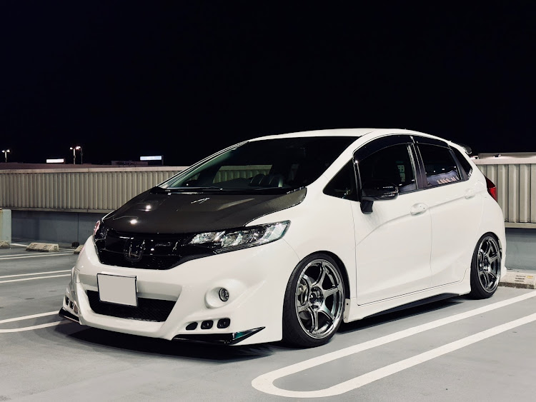 フィットのiPhoneクオリティ・洗車・屋上駐車場・PickUpCars2025に関するカスタム事例の投稿画像1枚目