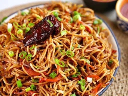 Veg Hakka Garlic Chowmein