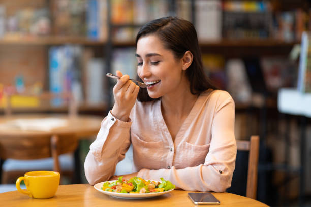 Learn how to have mindful eating habits today, and in the process, gain a calm mind and positive energy, plus lose weight. 