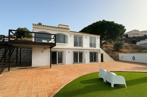 House with pool and garden 3