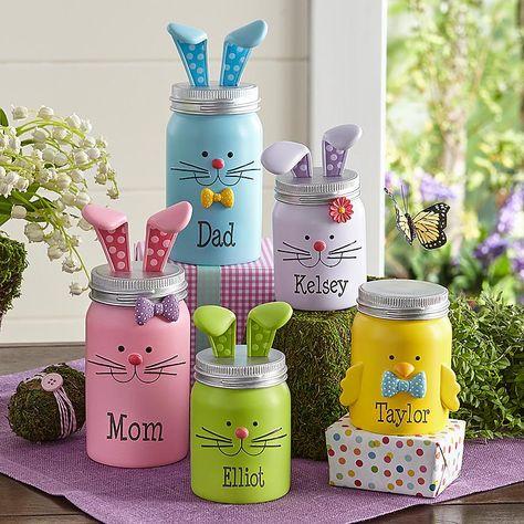 You'll be amazed how quickly these adorable little figurines will put everyone in the Easter spirit! Projekty Ze Słojami, Słoje, Kids Crafts, Rękodzieło Dekoracyjne, Kreatywne Pomysły, Ozdoby Wielkanocne, Rękodzieło Na Wielkanoc, Rękodzieło Zrób To Sam, Bricolage