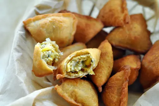 Cheese Corn Samosa [4 Pieces]