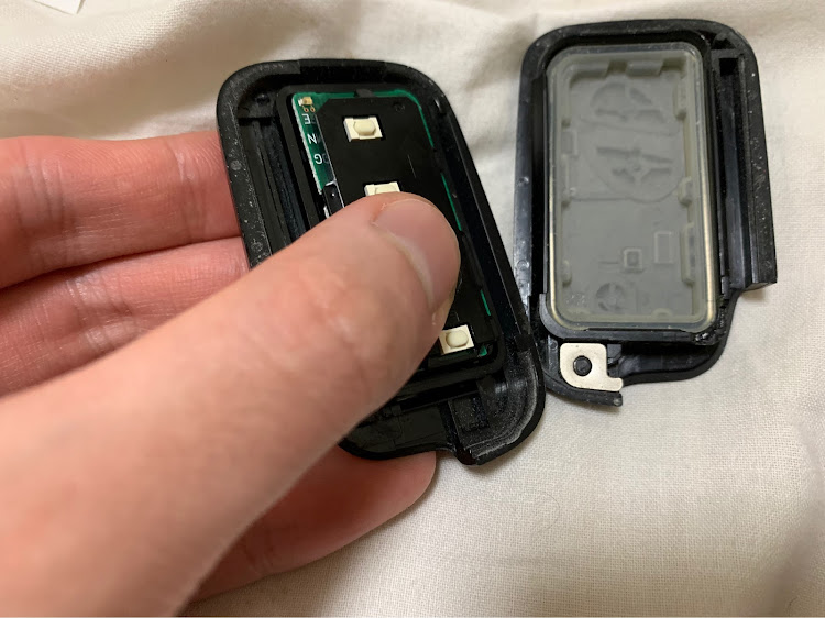 HSのレクサス・hs250h・スマートキー電池交換に関するカスタム事例の投稿画像2枚目
