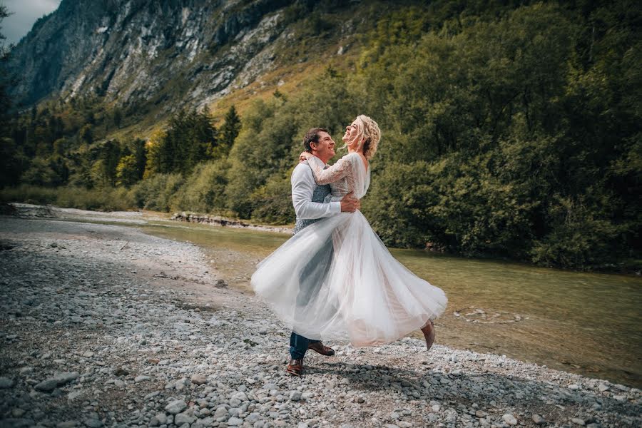 Fotógrafo de casamento Lukas Kenji Vrabel (kenjicz). Foto de 3 de dezembro 2022