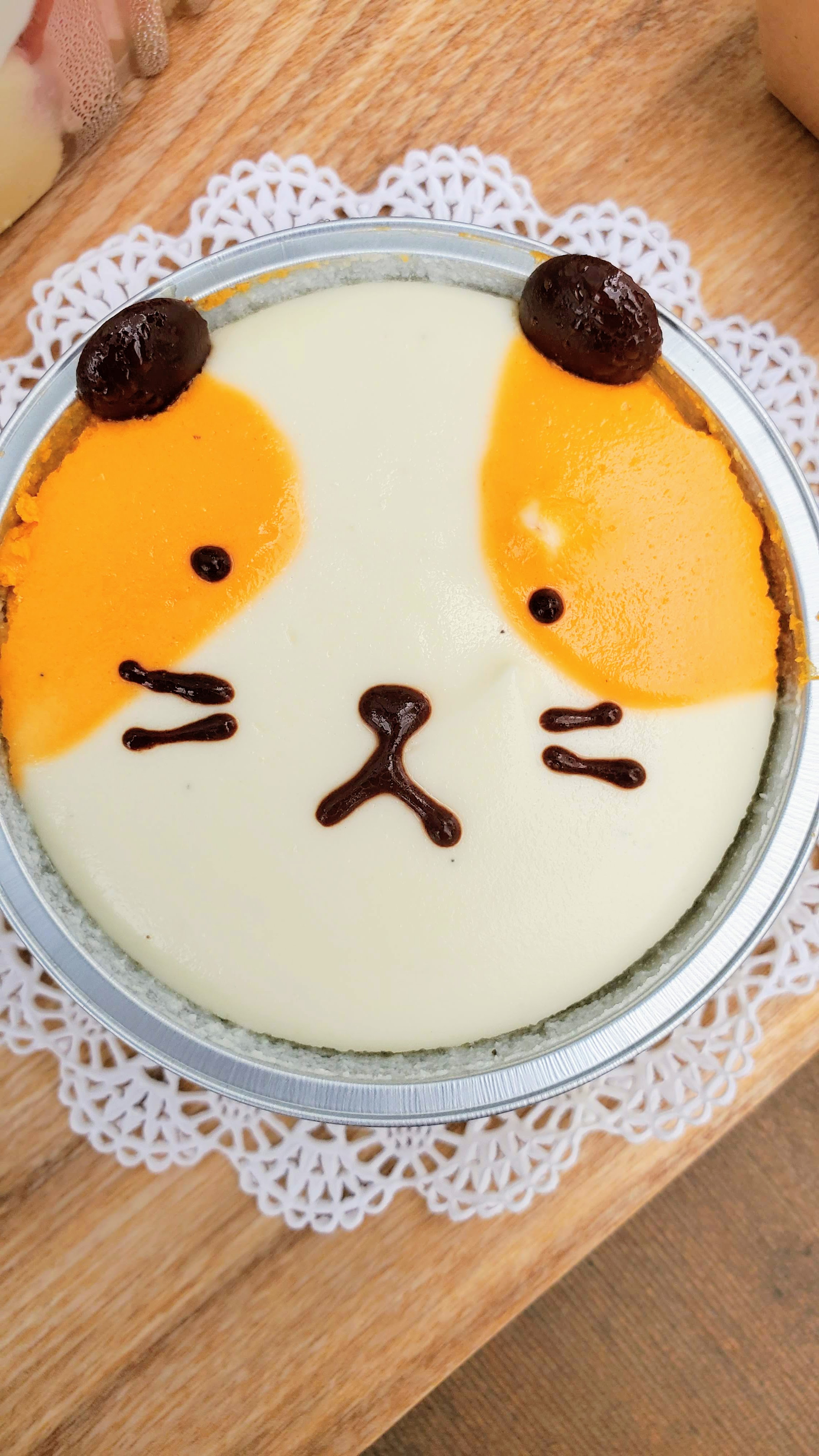 Cat faced cheesecake from the cute desserts and drinks at Soro Soro in an irresistibly adorable cafe in Portland