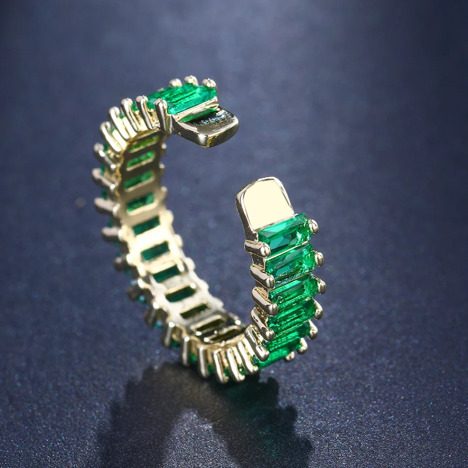 Anel de zircônia esmeralda aberta para moda feminina, ideal para festas, com design socialite e temperamento elegante.