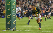 Elton Jantjies of South Africa scoring his try during the 2nd Castle Lager Incoming Series Test match between South Africa and France at Growthpoint Kings Park on June 17, 2017 in Durban.