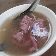 助仔牛肉湯