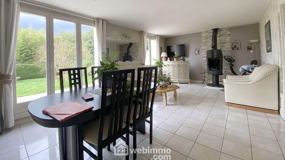 Vente maison 6 pièces 106 m² à Mandres-les-Roses (94520), 373 000 €