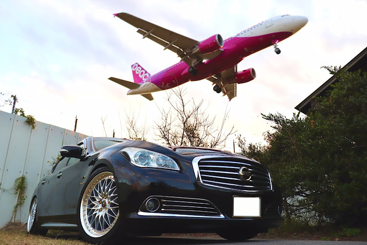 シーマの11月もよろしくお願いします・愛車の一番好きな角度・紅葉と愛車・紅葉ドライブ・純正ホイール流用の世界に関するカスタム事例の投稿画像6枚目