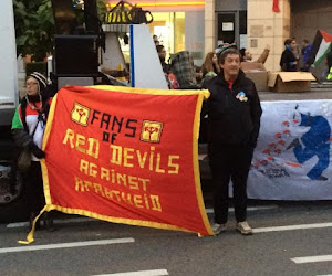 FOTO: Fans Rode Duivels steunen Palestina