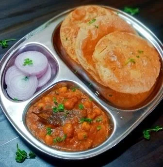 Chole Poori [4 Pc]