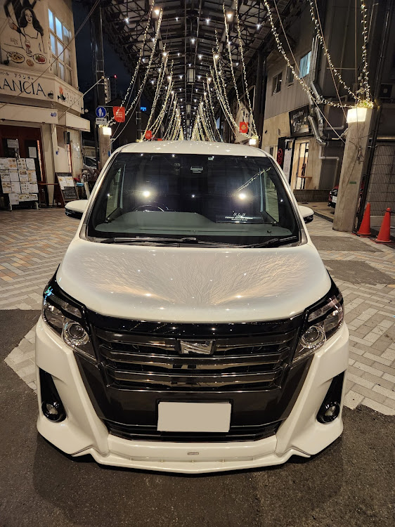 ノアのノア80前期・イルミネーションと愛車・今年もあとわずか・来年もよろしくお願いします・商店街アーケードに関するカスタム事例の投稿画像1枚目