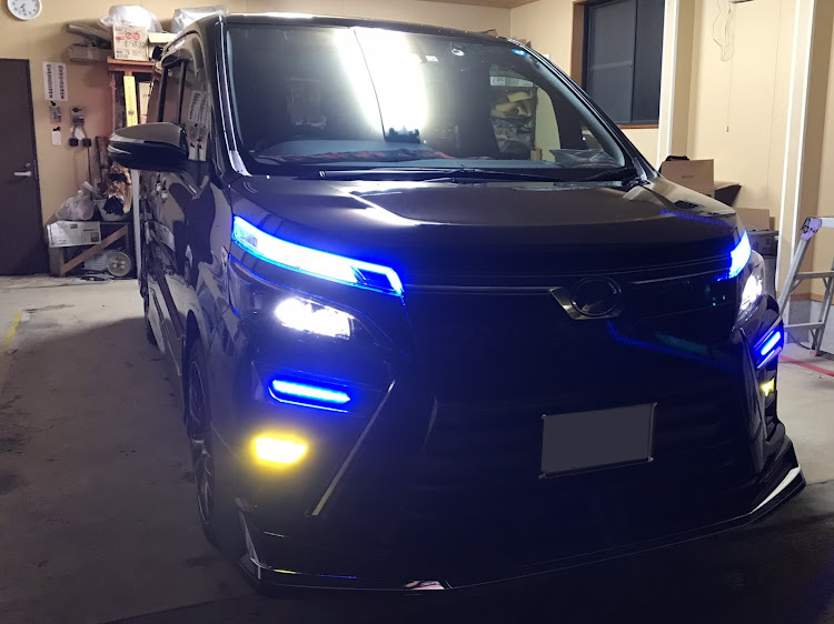 ヴォクシーのエアーバルブキャップに関するカスタム事例の投稿画像1枚目