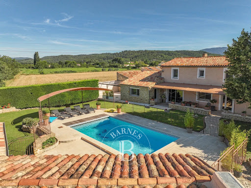 Villa with pool 2