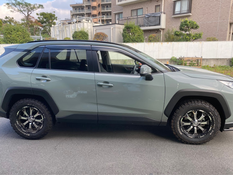 RAV4の好きにまみれろ・グッドリッチ・ブロックタイヤ・交換に関するカスタム事例の投稿画像3枚目