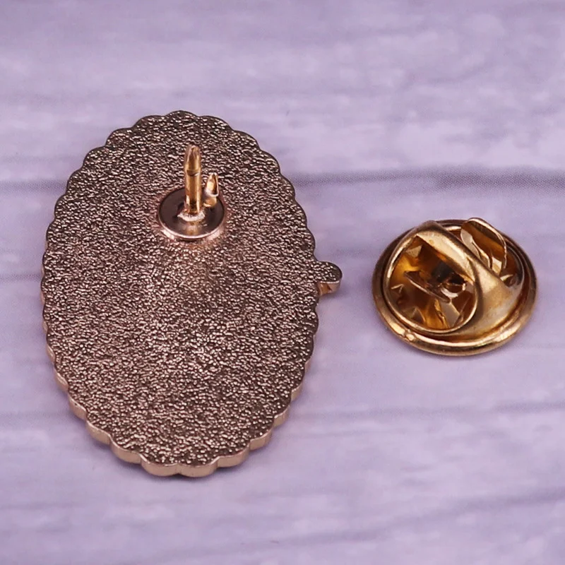 Title 2, Broche Moon Tea Club avec boule de cristal scin...