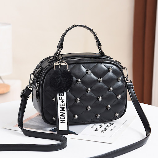 Title 9, Borsa a tracolla con borchie e tracolla Design ...