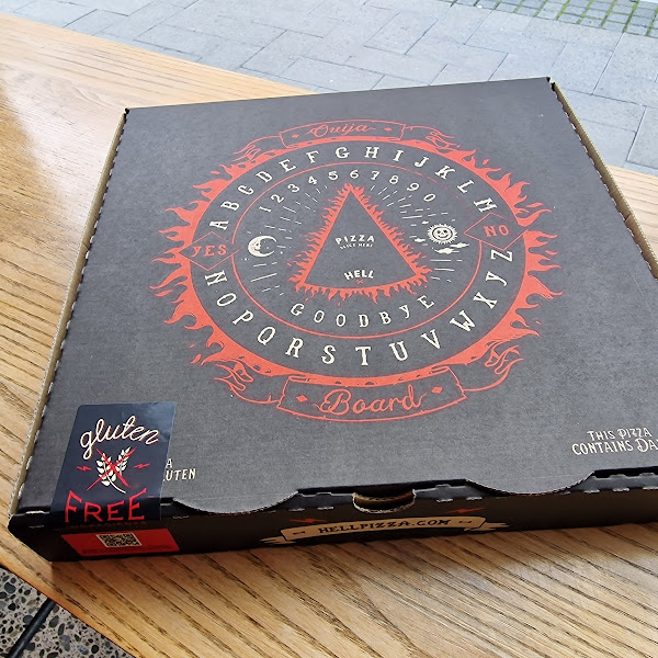 Gluten-free pizza labelled clearly