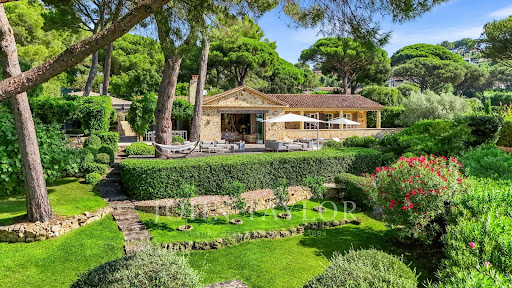 Property with pool 2