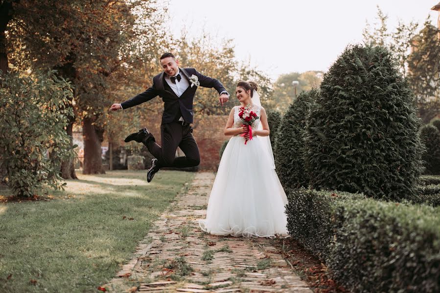 Fotógrafo de casamento Adrian Scintei (adrianscintei). Foto de 4 de março 2020