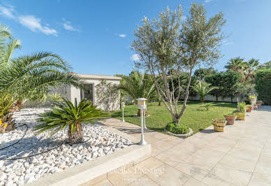 House with pool and terrace 4